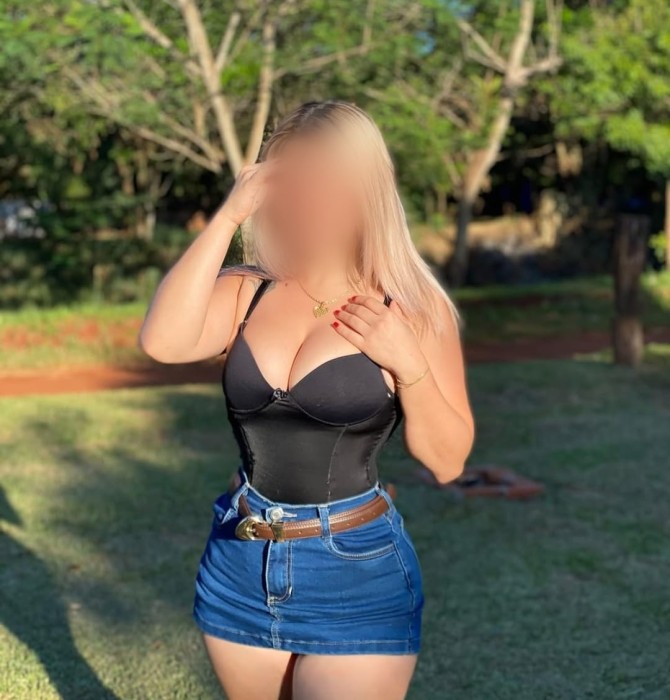 una muñequita para tus fetiches - escort africana en España