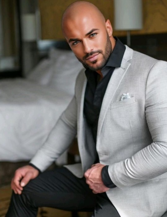 Acompañante Masculino Marco León , escort bilingüe (English speaking) en Sevilla