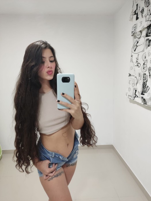 Fotos de Bella joven latina  Kloe  para videollmadas - telegram -teams , Videollamada