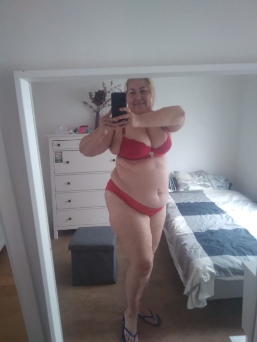 Noemi Curby milf - escort latina en España