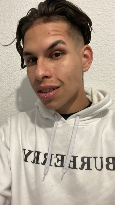Venezolano de 22 años muy alto que apenas ha estado con pocas mujeres  - escort espanola en Barcelona