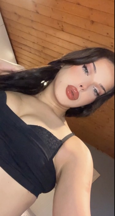 Fotos de TRANS JOVEN POLLONA (21cm), Videollamada