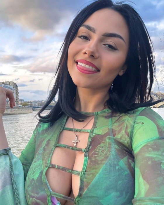 Estoy disponible para encuentros traviesos sin tabúes 