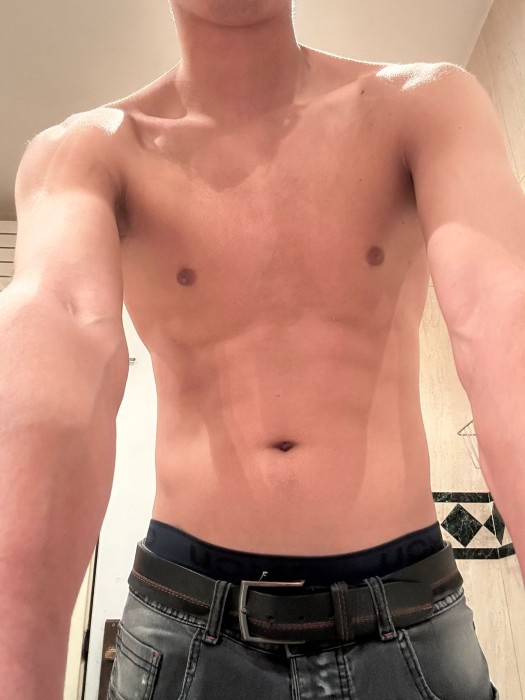 Fotos de Gemelos latinos listo para unirse al divertimiento, Parejas