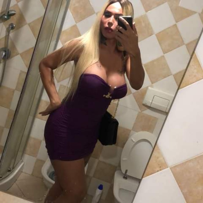 TRANS femenina viciosa Reyna de la mamadas apeló 