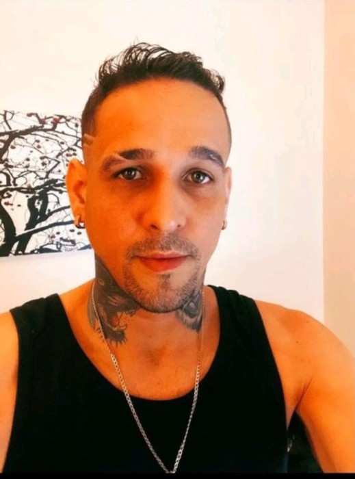 Atención 24/7Superdotado bisexual activo americano de paso por Cáceres dominante 