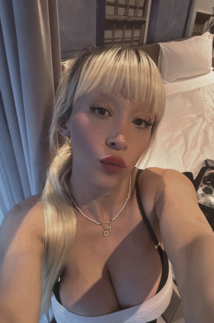 Atención 24/7Vanesa te la pone tiesa