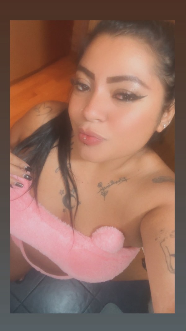 Atención 24/7Comeme el coño que me encanta