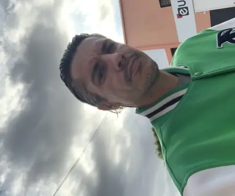 Hola buenas soy un chico de Telde busco chicas que deseen compañia
