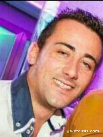 Hombre atractivo para su mejor compañía, Chicos en Dos Hermanas