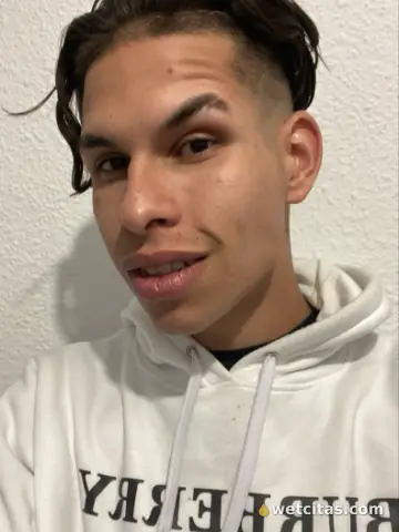 Venezolano de 22 años muy alto que apenas ha estado con pocas mujeres, Chicos en Llagosta La