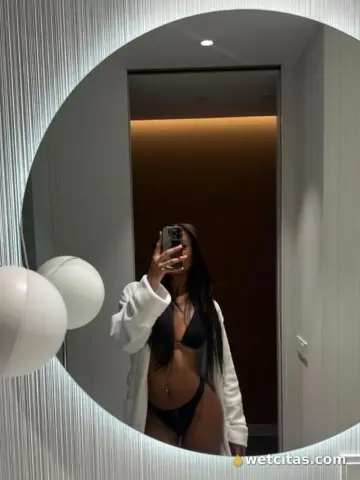 Niñata morena cachonda sedienta de buenas pollas, Escort en Plasencia
