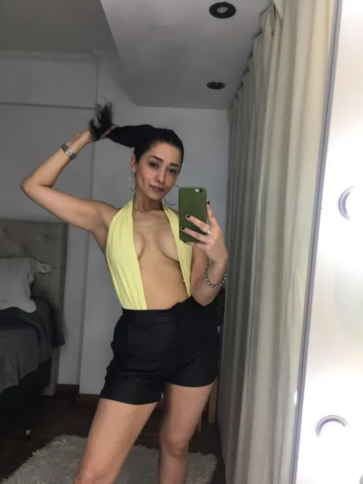 Fotos de Latina lista para divertirse en tu webcam , Videollamada