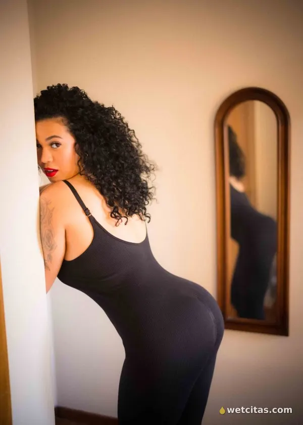 Laura brasileña sensual, caliente masajista erotica, masajista brasileña en valladolid – foto 3 de 3