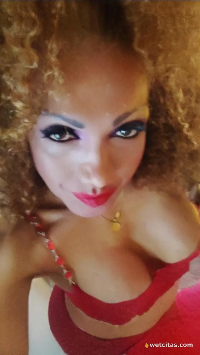Diosa del beso negro experta en principiantes black kiss queen granollers, chica trans latina en granollers – foto 7 de 10