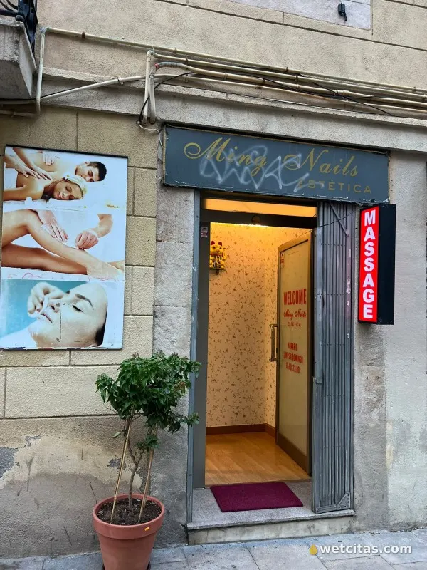 Pequeño local de masajes asiáticos, masajista china en barcelona – foto 4 de 4
