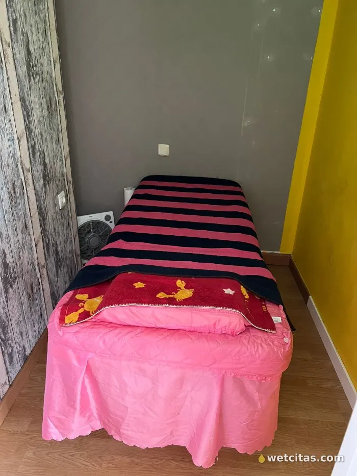Pequeño local de masajes asiáticos, masajista china en barcelona – foto 3 de 4