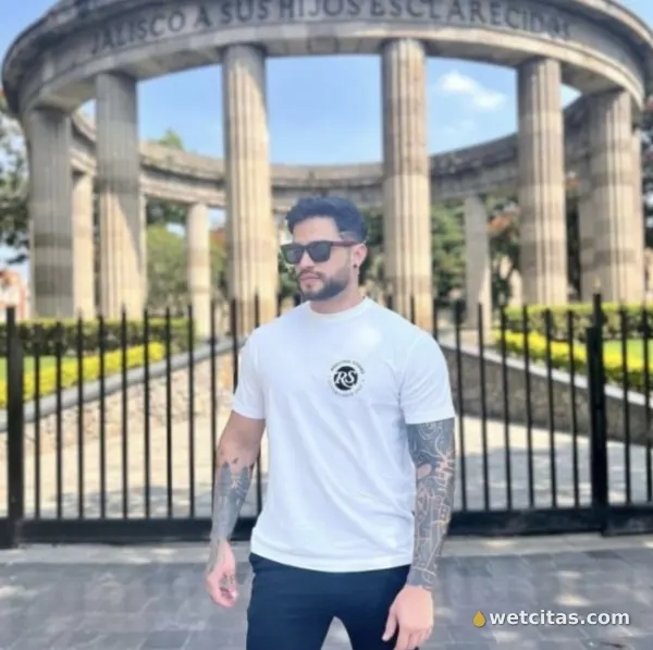 Masculino Versátil Activo XXX, chico escort latina en marbella – foto 2 de 3